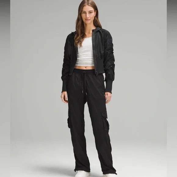 Lululemon dance studio cargo